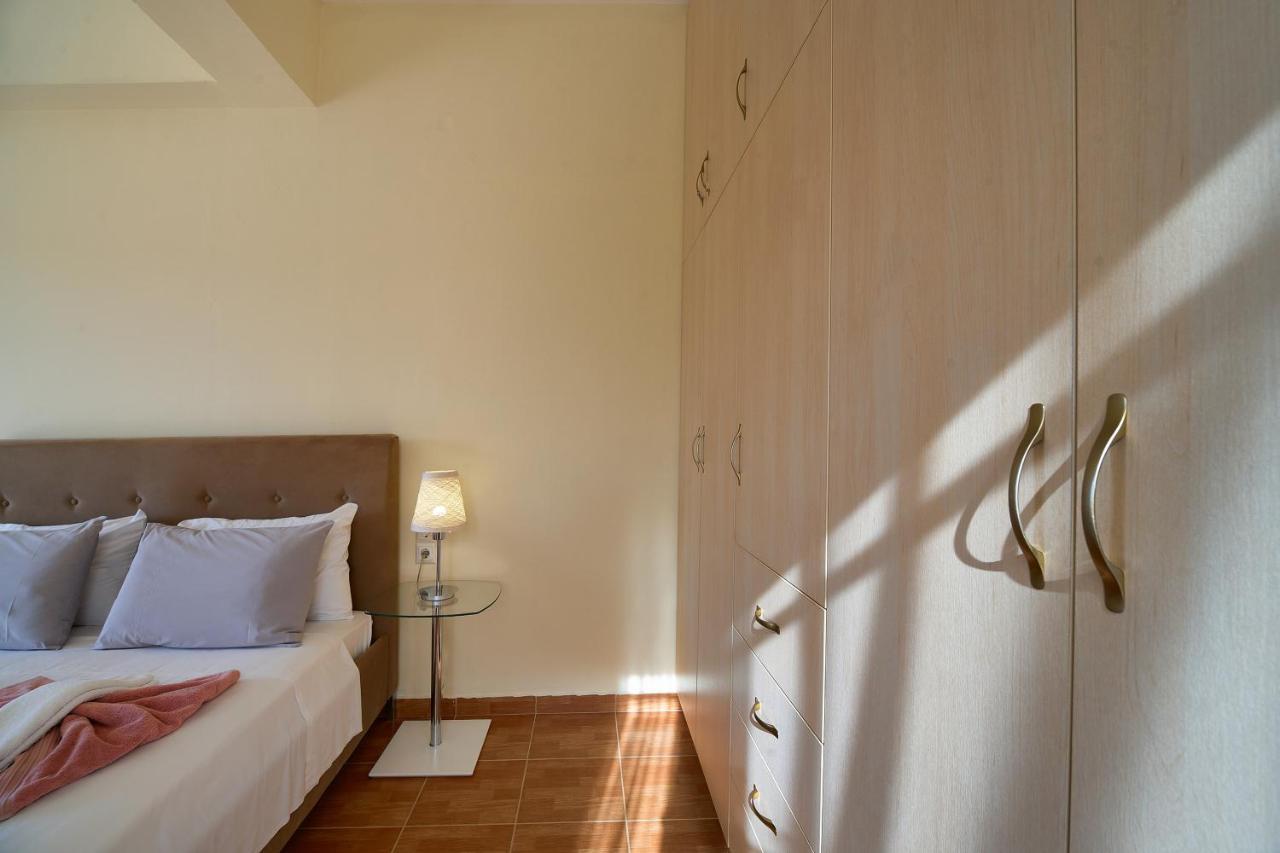 Villa Moma Palio Gerani Buitenkant foto